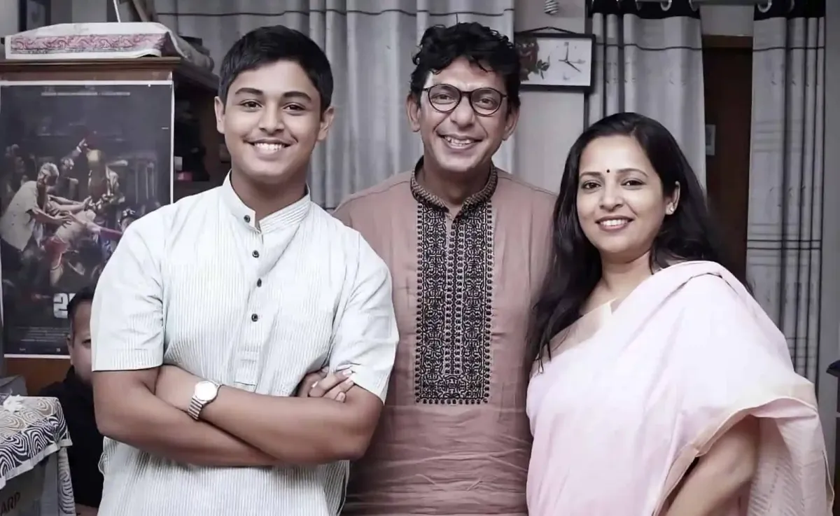 পরিবারের সঙ্গে চঞ্চল ঈদ মোবারক শুভেচ্ছা জানাচ্ছেন. Channel i News - চ্যানেল আই নিউজ