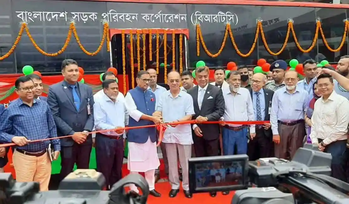 বাংলাদেশের রাস্তায় নতুন বাসের উদ্বোধন, বিশিষ্ট ব্যক্তিরা উপস্থিত. Channel i News - চ্যানেল আই নিউজ