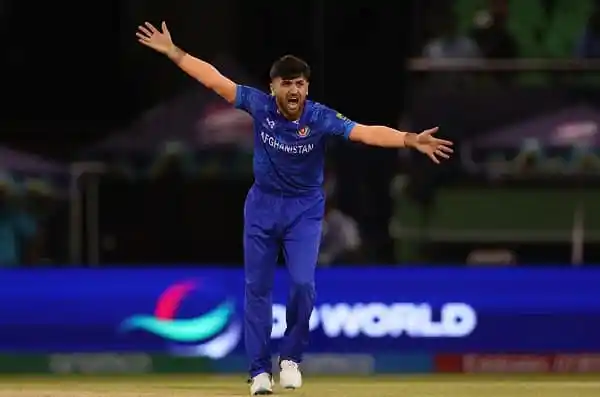 বাংলাদেশ ক্রিকেটার মাঠে উদযাপন করছেন, বিশ্বকাপের গুরুত্বপূর্ণ মুহূর্ত. Channel i News - চ্যানেল আই নিউজ
