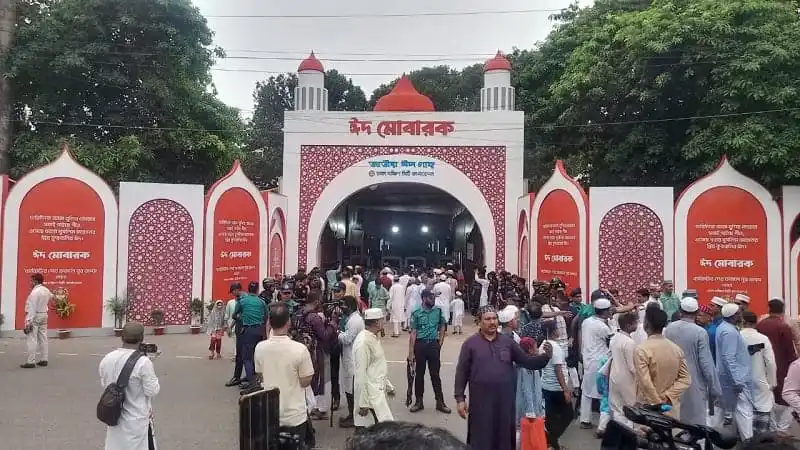 ঈদের জামাতের জন্য মুসল্লিরা আসছেন চেকপোস্টের মাধ্যমে. Channel i News - চ্যানেল আই নিউজ