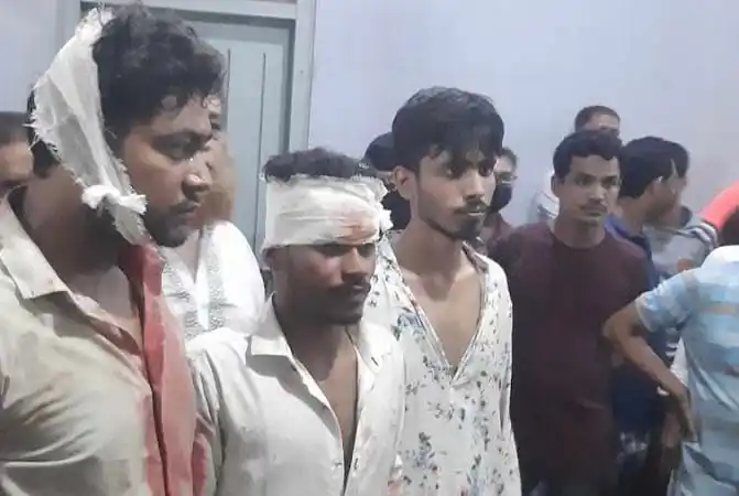 আহত ছাত্রলীগ কর্মীরা হাসপাতালে চিকিৎসাধীন. Channel i News - চ্যানেল আই নিউজ