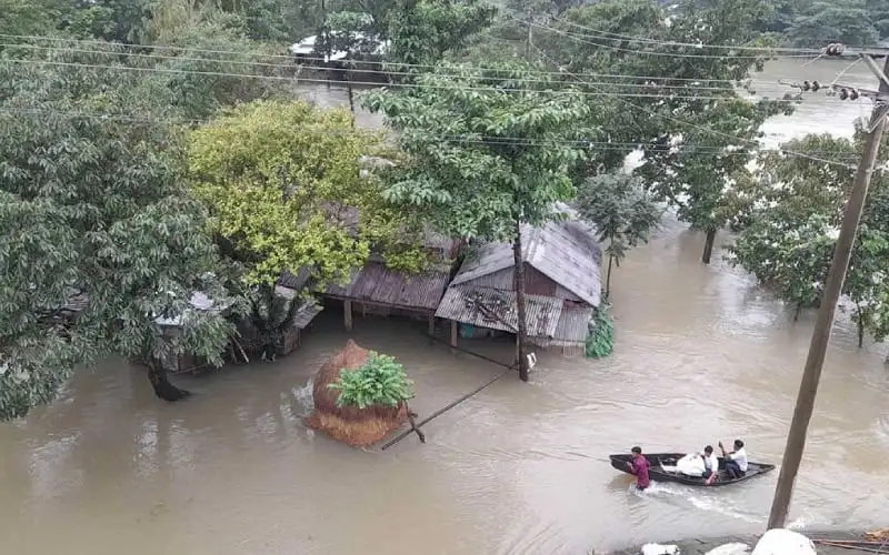 বন্যার পানিতে ডুবে গেছে গ্রামাঞ্চলের রাস্তা ও ঘরবাড়ি. Channel i News - চ্যানেল আই নিউজ