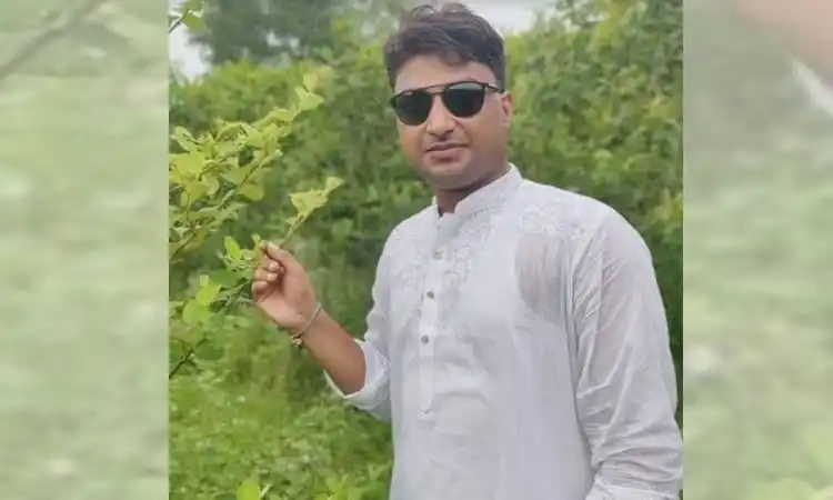 বাংলাদেশের যুবলীগ নেতা তানভীরের ছবি, সবুজ প্রকৃতির পেছনে. Channel i News - চ্যানেল আই নিউজ