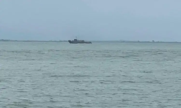 নাফ নদীতে সরে গেছে মিয়ানমারের যুদ্ধজাহাজ, সীমান্তে বিস্ফোরণ বন্ধ. Channel i News - চ্যানেল আই নিউজ
