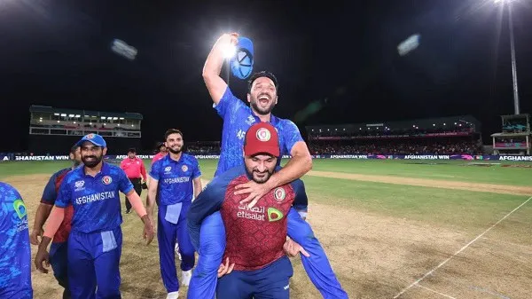 আফগানিস্তানের ক্রিকেটাররা মাঠে জয় উদযাপন করছে. Channel i News - চ্যানেল আই নিউজ