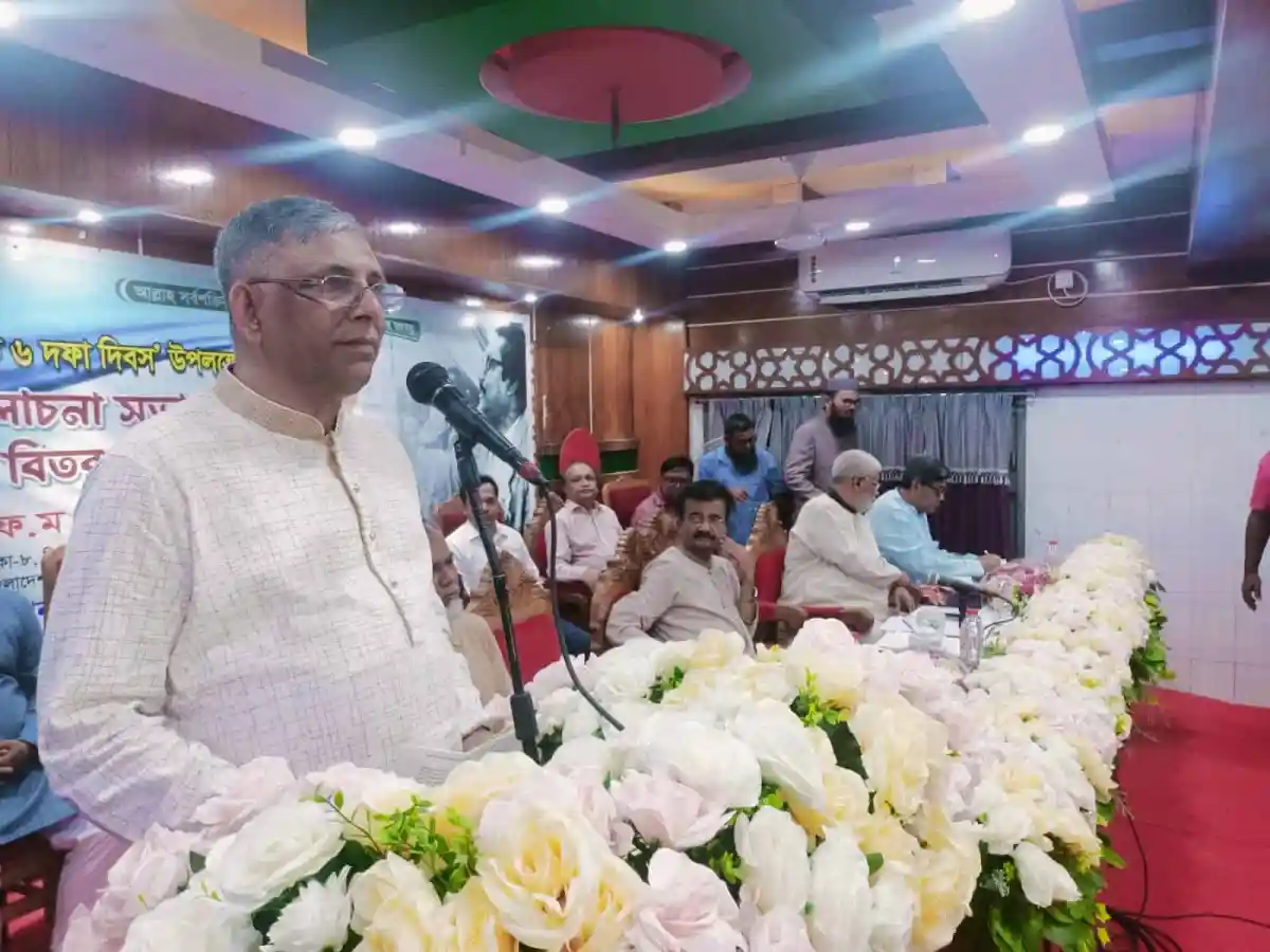 নাছিম বক্তৃতা দিচ্ছেন, অনুষ্ঠানে উপস্থিত অতিথি ও সাংবাদিকরা পাশে বসে. Channel i News - চ্যানেল আই নিউজ