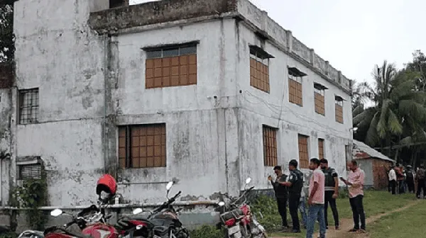 নেত্রকোনায় সন্দেহজনক বাড়িতে সোয়াটের তল্লাশি চলছে. Channel i News - চ্যানেল আই নিউজ