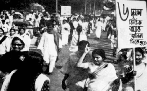 চলমান ছয় দফা দিবসের সমাবেশে অংশগ্রহণকারীরা র‍্যালি ও প্রতিবাদে অংশ নিচ্ছেন।. Channel i News - চ্যানেল আই নিউজ