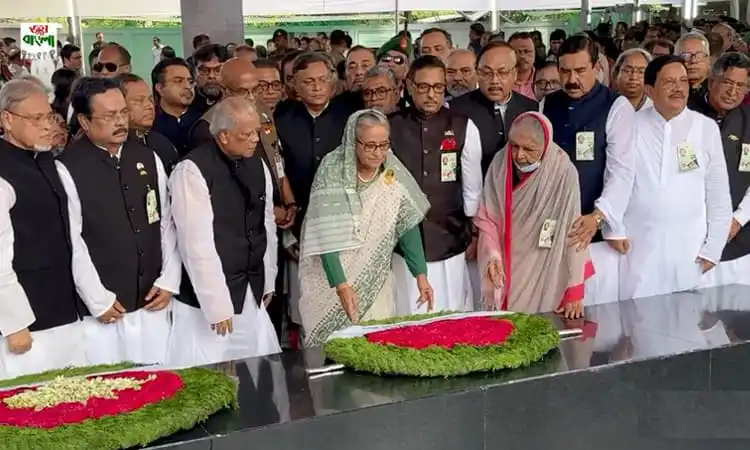 প্রধানমন্ত্রী বঙ্গবন্ধুর প্রতিকৃতিতে শ্রদ্ধা নিবেদন করছেন. Channel i News - চ্যানেল আই নিউজ