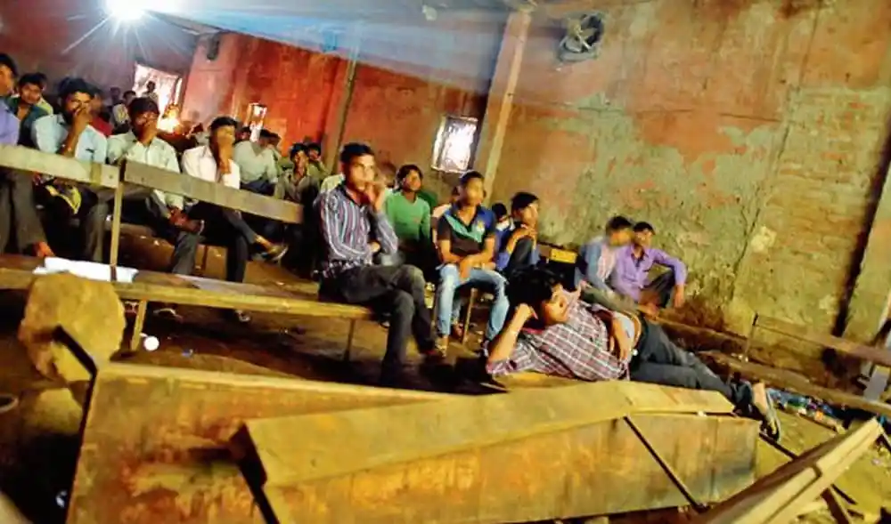 সিনেমা হলে দর্শকদের ছবি, বেশিরভাগই যুবক ও তরুণ. Channel i News - চ্যানেল আই নিউজ
