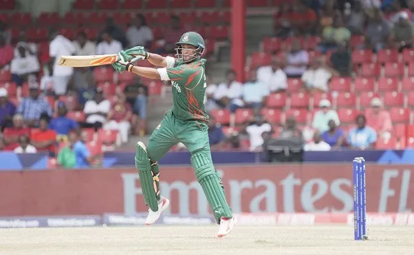 বাংলাদেশি ক্রিকেটার সাকিব আল হাসান ব্যাটিং করছেন. Channel i News - চ্যানেল আই নিউজ
