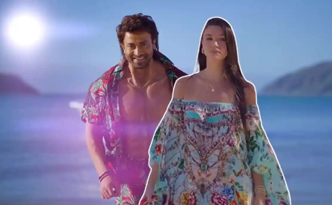 দুটি অভিনেতা-অভিনেত্রী সমুদ্রের পটভূমিতে ছবি তুলছেন. Channel i News - চ্যানেল আই নিউজ
