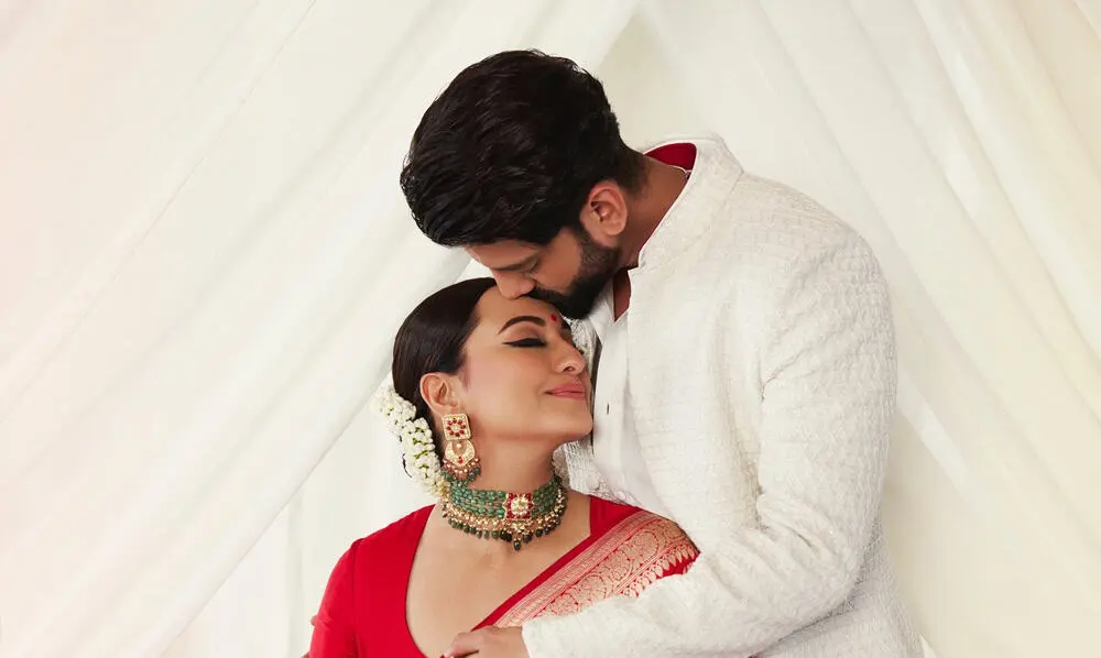 বিবাহের সময় প্রেমিকের সাথে সোনাক্ষী, বিহারে বিক্ষোভের ছবি. Channel i News - চ্যানেল আই নিউজ