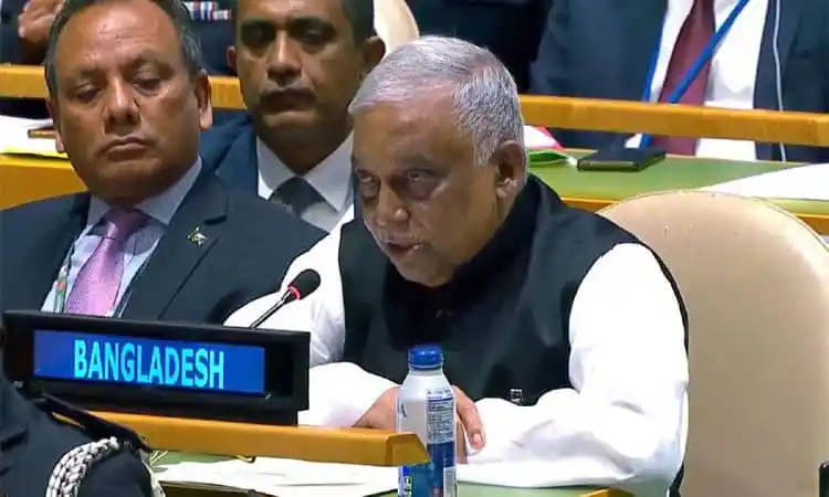 বাংলাদেশের প্রতিনিধি জাতিসংঘ শান্তিরক্ষা মিশনে অংশগ্রহণের জন্য বক্তৃতা দিচ্ছেন. Channel i News - চ্যানেল আই নিউজ