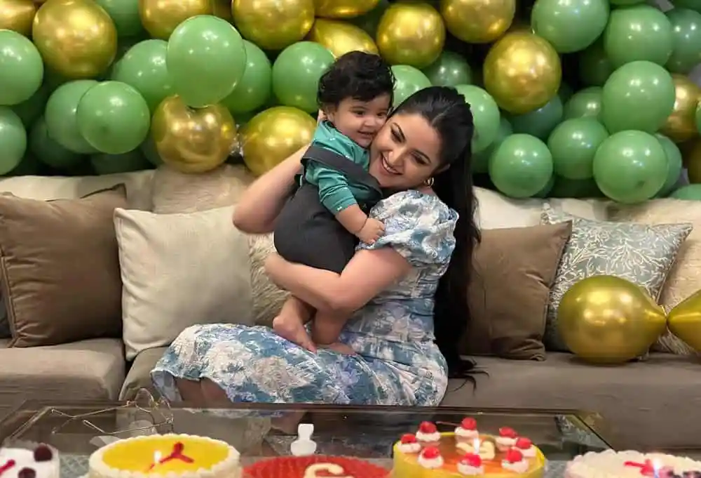 পরীমনি তার সন্তানের সাথে বাবার দিবস উদযাপন করছেন. Channel i News - চ্যানেল আই নিউজ