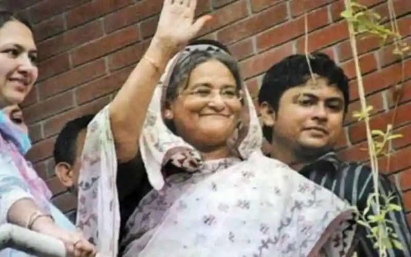 শেখ হাসিনা কারামুক্তি দিবসের অনুষ্ঠানে উপস্থিত, হাসিমুখে শুভেচ্ছা জানাচ্ছেন. Channel i News - চ্যানেল আই নিউজ