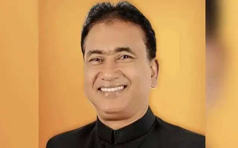 চ্যানেল আই অনলাইন এর এমপি আনোয়ারুলের হাসিমুখের ছবি. Channel i News - চ্যানেল আই নিউজ