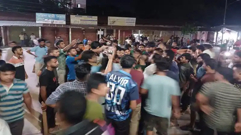 কোটা আন্দোলন সমন্বয়কারীকে মারধর, ছাত্রলীগের প্রতিবাদে কুবি ক্যাম্পাসে উত্তেজনা. Channel i News - চ্যানেল আই নিউজ