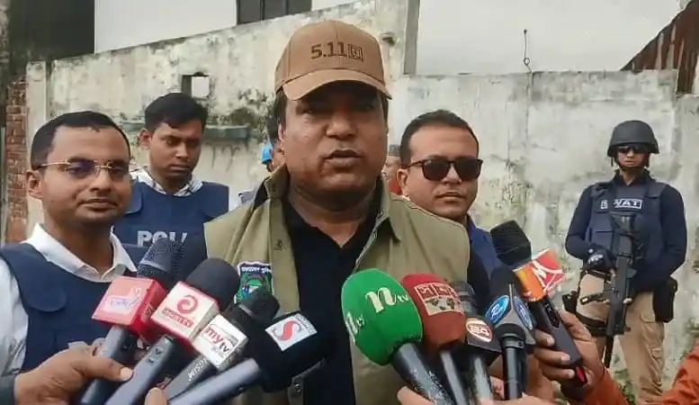 রূপগঞ্জে পুলিশ ও র‌্যাবের অভিযান, জঙ্গি আস্তানা থেকে বোমা উদ্ধার. Channel i News - চ্যানেল আই নিউজ