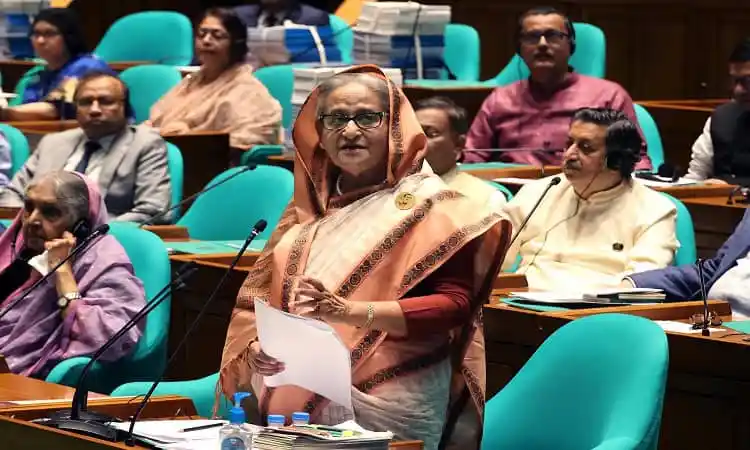 প্রধানমন্ত্রী সংসদে বক্তৃতা দিচ্ছেন, অন্যান্য সদস্যরা উপস্থিত. Channel i News - চ্যানেল আই নিউজ