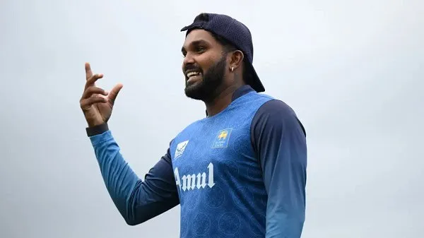 বাংলাদেশ ক্রিকেটার হাসারাঙ্গা হাস্যোজ্জ্বল মুখে কথা বলছেন. Channel i News - চ্যানেল আই নিউজ