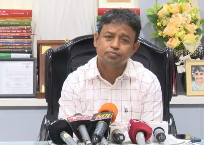 অতিরিক্ত পুলিশ কমিশনার সংবাদ সম্মেলনে বক্তব্য দিচ্ছেন. Channel i News - চ্যানেল আই নিউজ