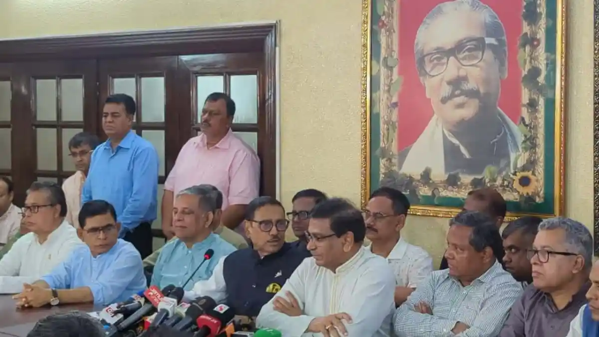 বাংলাদেশের রাজনীতিবিদরা একত্রিত হয়ে আলোচনা করছেন. Channel i News - চ্যানেল আই নিউজ