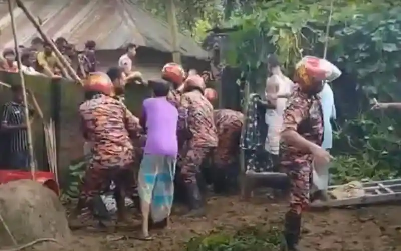 প্রাকৃতিক দুর্যোগে ক্ষতিগ্রস্ত এলাকা পরিদর্শন করছে উদ্ধারকারীরা. Channel i News - চ্যানেল আই নিউজ