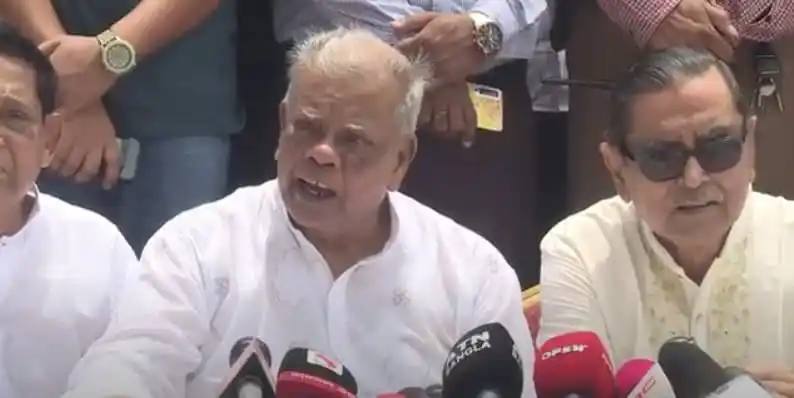বাংলাদেশের রাজনীতিবিদরা সংবাদ সম্মেলনে বক্তব্য দিচ্ছেন।. Channel i News - চ্যানেল আই নিউজ