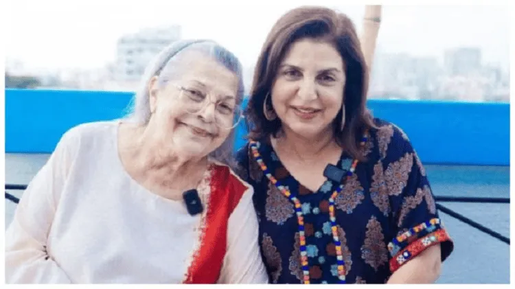 বৃদ্ধা মা ও কন্যার হাসিমুখের ছবি, সমুদ্রের পটভূমিতে. Channel i News - চ্যানেল আই নিউজ