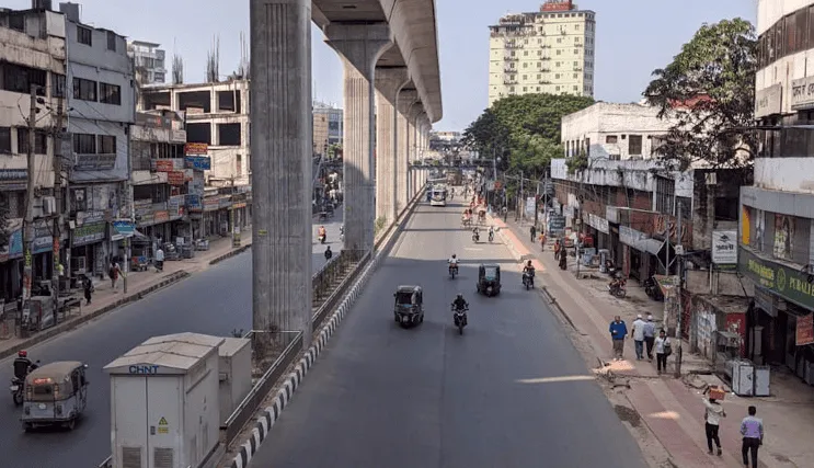 ঢাকা শহরে ট্রাফিক ও যানজট, রাস্তায় কম যানবাহন ও মানুষ. Channel i News - চ্যানেল আই নিউজ