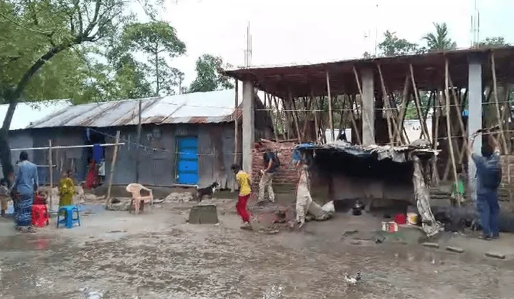 বিরোধের জেরে মামার বাড়িতে হামলা, ধ্বংসস্তূপের মতো অবস্থা. Channel i News - চ্যানেল আই নিউজ