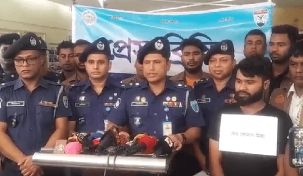 বাংলাদেশ পুলিশ কর্মকর্তাদের সংবাদ সম্মেলন, মিডিয়া প্রতিনিধিরা উপস্থিত. Channel i News - চ্যানেল আই নিউজ