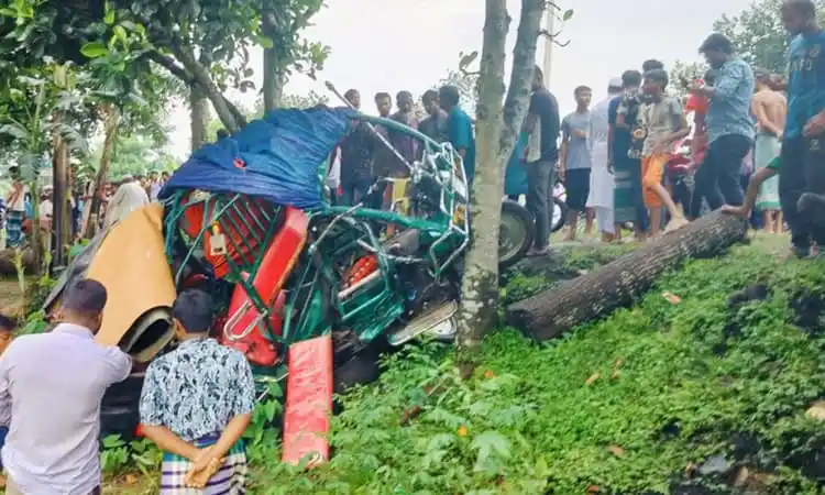 অটোরিকশা ট্রাকের সাথে সংঘর্ষে আহত ও নিহতের খবর. Channel i News - চ্যানেল আই নিউজ