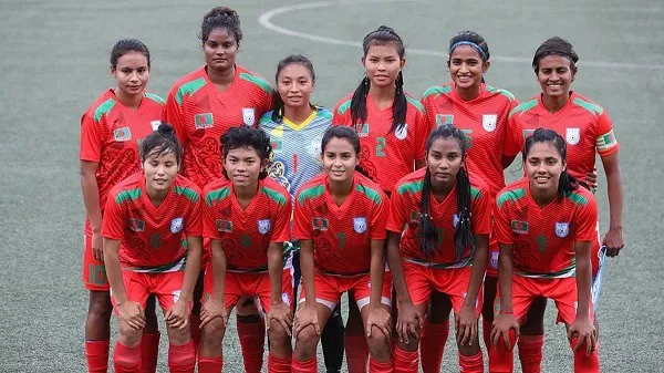 বাংলাদেশ নারী ফুটবল দলের খেলোয়াড়রা মাঠে প্রস্তুত. Channel i News - চ্যানেল আই নিউজ
