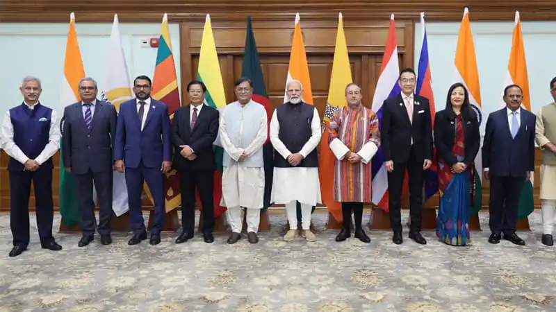 বৈঠকে অংশ নেওয়া বিভিন্ন দেশের নেতারা একসঙ্গে দাঁড়িয়ে আছেন. Channel i News - চ্যানেল আই নিউজ