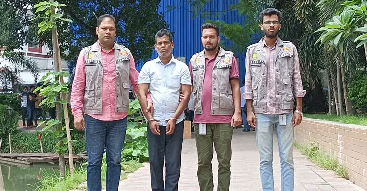 পুলিশ ও ছাত্রলীগের চারজন সদস্য ছবি, বাংলাদেশ. Channel i News - চ্যানেল আই নিউজ