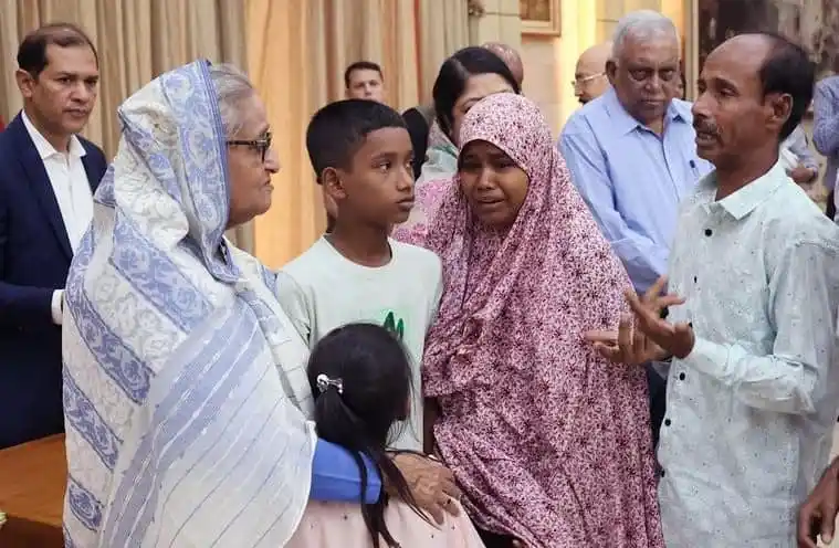 প্রধানমন্ত্রীর সঙ্গে নিহত শিক্ষার্থীর পরিবারের সাক্ষাৎ।. Channel i News - চ্যানেল আই নিউজ