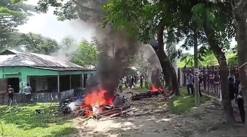 গাইবান্ধায় সংঘর্ষে আগুন ও ধ্বংসযজ্ঞ, জনতা আতঙ্কিত. Channel i News - চ্যানেল আই নিউজ
