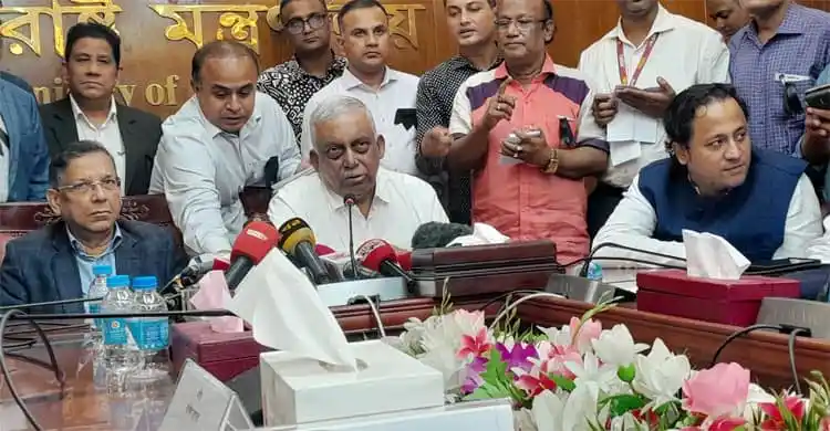 প্রধানমন্ত্রী ও কর্মকর্তাদের সঙ্গে সংবাদ সম্মেলনে আলোচনা. Channel i News - চ্যানেল আই নিউজ