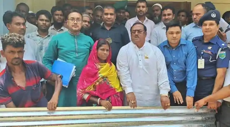 খাদ্যমন্ত্রী ও কর্মকর্তাদের চাল বাজারে পরিদর্শন. Channel i News - চ্যানেল আই নিউজ