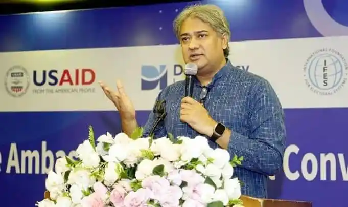 তথ্য ও সম্প্রচার প্রতিমন্ত্রী বক্তব্য দিচ্ছেন, আলোচনায় অংশ নিচ্ছেন. Channel i News - চ্যানেল আই নিউজ