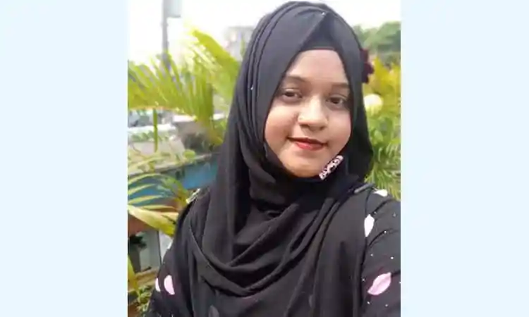 প্রবাসীর স্ত্রীর গলাকাটা মরদেহ উদ্ধার, পরিত্যক্ত ক্ষেত থেকে উদ্ধার. Channel i News - চ্যানেল আই নিউজ