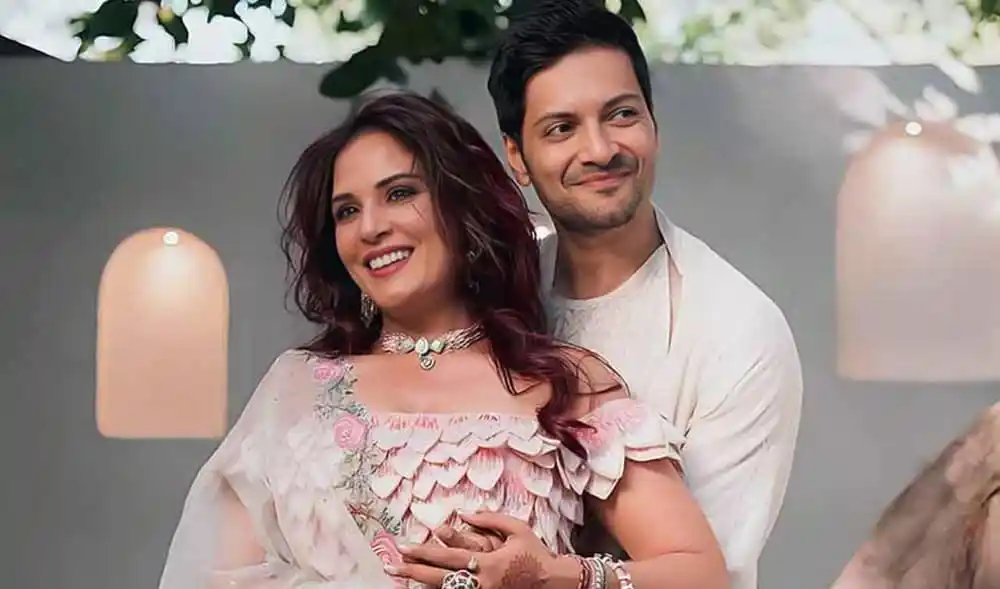 বাংলাদেশের জনপ্রিয় অভিনেত্রী রিচা চাড্ডা ও তার স্বামী হাসিমুখে ছবি. Channel i News - চ্যানেল আই নিউজ