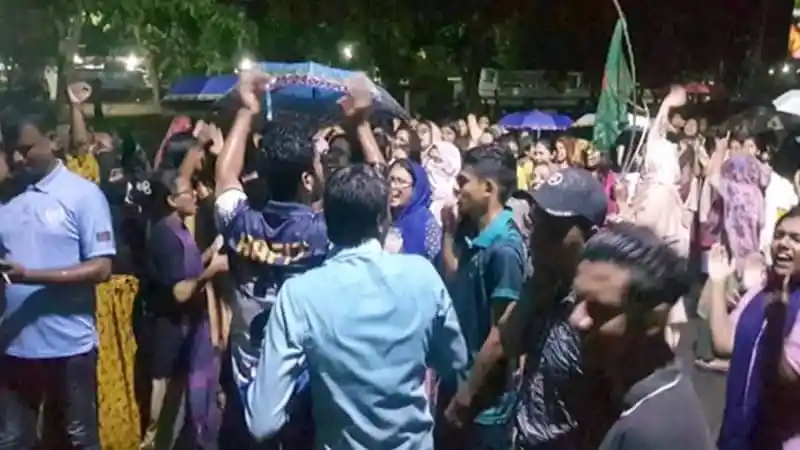 মধ্যরাতে শাহজালাল বিশ্ববিদ্যালয়ে পাল্টাপাল্টি শ্লোগান বিক্ষোভ. Channel i News - চ্যানেল আই নিউজ