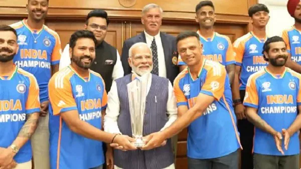 ভারতীয় ক্রিকেট দল ও প্রধানমন্ত্রী মোদী, চ্যাম্পিয়নশিপ ট্রফি হাতে. Channel i News - চ্যানেল আই নিউজ