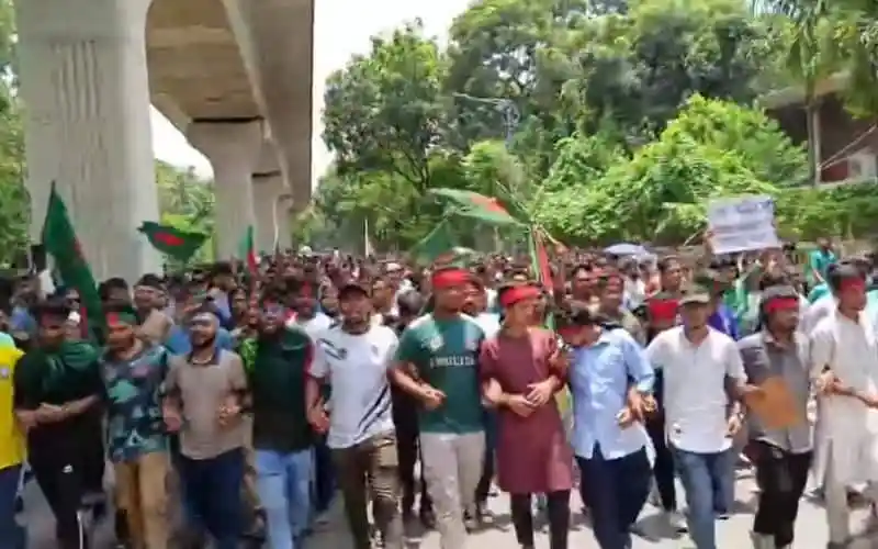কোটাবিরোধী শিক্ষার্থীদের গণযাত্রা ও স্মারকলিপি প্রদান. Channel i News - চ্যানেল আই নিউজ