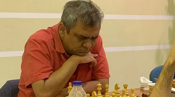 চেস খেলছেন গ্র্যান্ডমাস্টার জিয়াউর, হার্ট অ্যাটাকের কারণে মারা গেছেন. Channel i News - চ্যানেল আই নিউজ