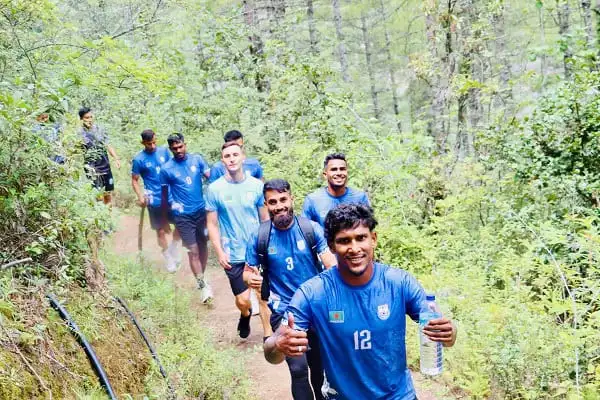 ভুটানে হাইকিং করছে জামালরা, সবুজ পাহাড়ে সুন্দর দৃশ্য. Channel i News - চ্যানেল আই নিউজ