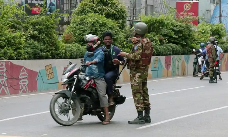 নিরাপত্তা বাহিনী ও সাধারণ মানুষের মধ্যে যোগাযোগ, কারফিউ চলাকালে. Channel i News - চ্যানেল আই নিউজ